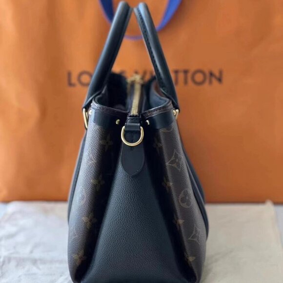 Louis Vuitton Monogram Shoulder Bag - Picture 6 of 11